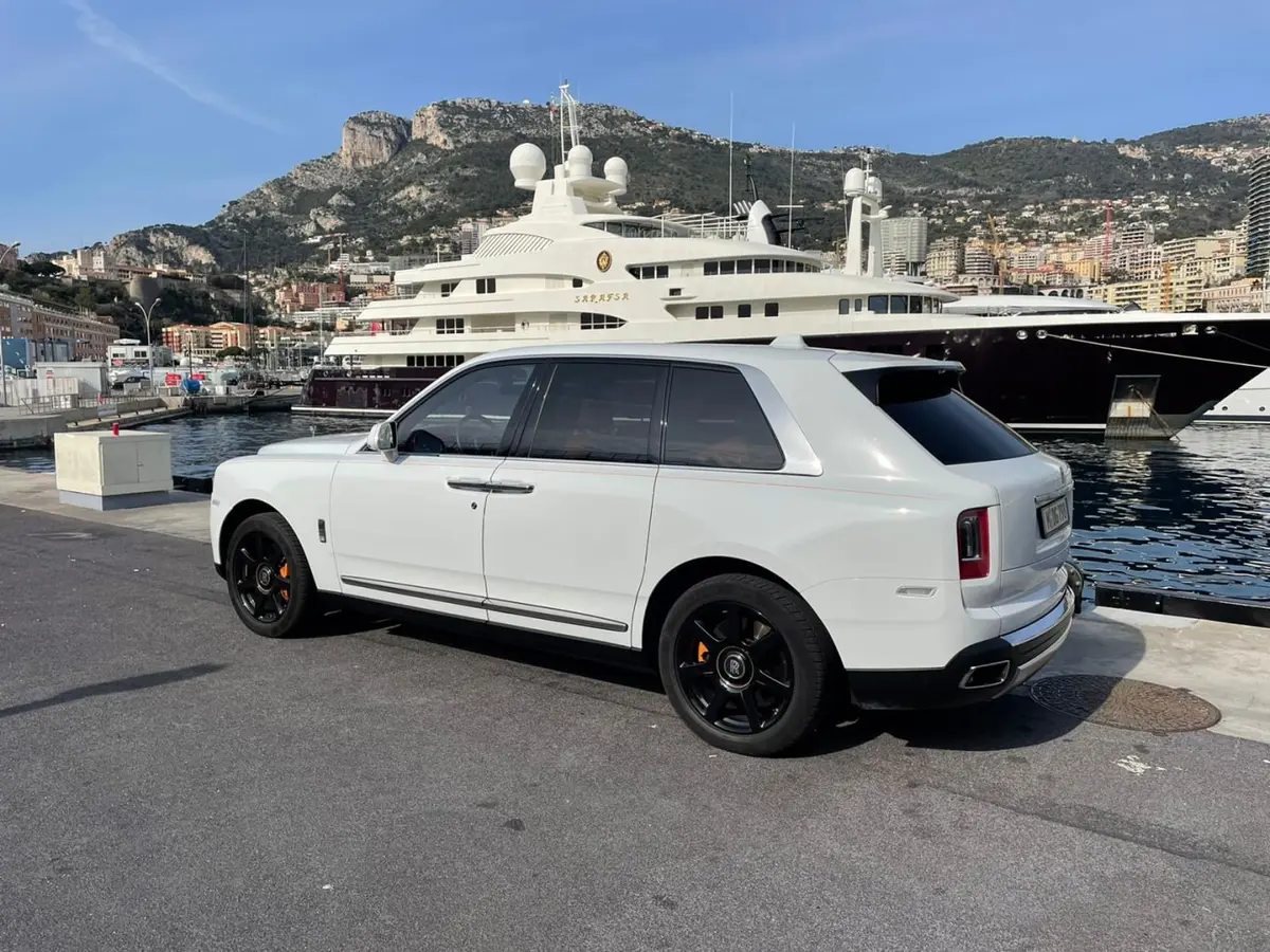 Rolls-Royce Cullinan 2022, exterior — Zurich Luxury Car Rental, Zurich. Rolls-Royce Cullinan in Zurich The Rolls-Royce Cullinan is available to rent in Zurich…