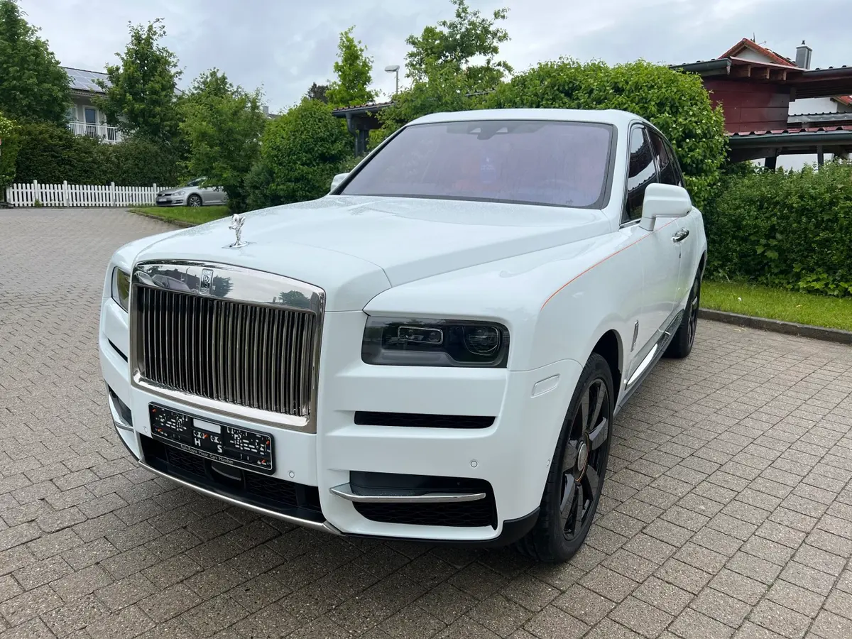 Rolls-Royce Cullinan 2022, dashboard — Zurich Luxury Car Rental, Zurich. Rolls-Royce Cullinan in Zurich The Rolls-Royce Cullinan is available to rent in Zurich…