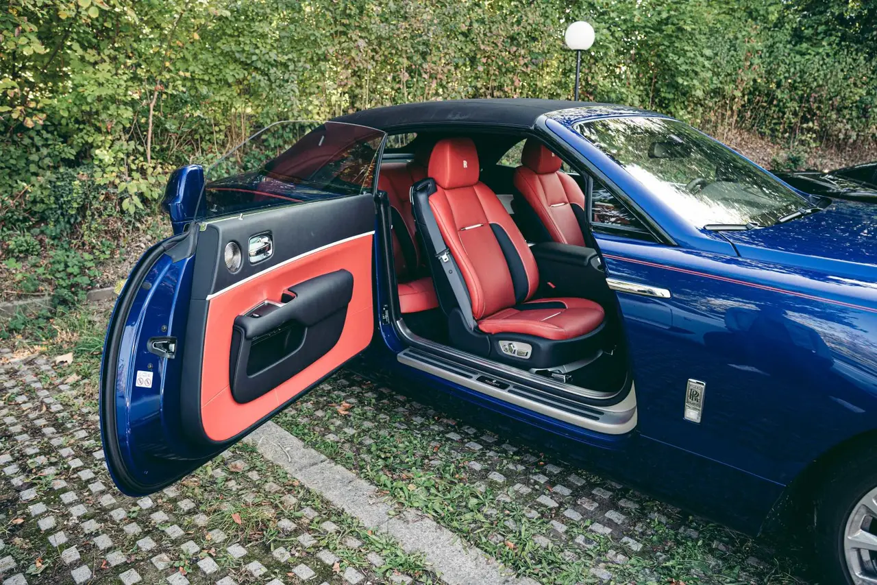 Rolls-Royce Dawn 2022, front view — Zurich Luxury Car Rental, Zurich. Rolls-Royce Dawn in Zurich The Rolls-Royce Dawn 2022 is available for rental in Zurich,…