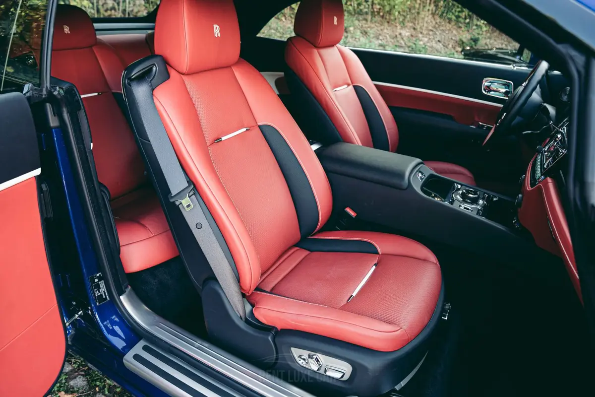 Rolls-Royce Dawn 2022, rear view — Zurich Luxury Car Rental, Zurich. Rolls-Royce Dawn in Zurich The Rolls-Royce Dawn 2022 is available for rental in Zurich,…