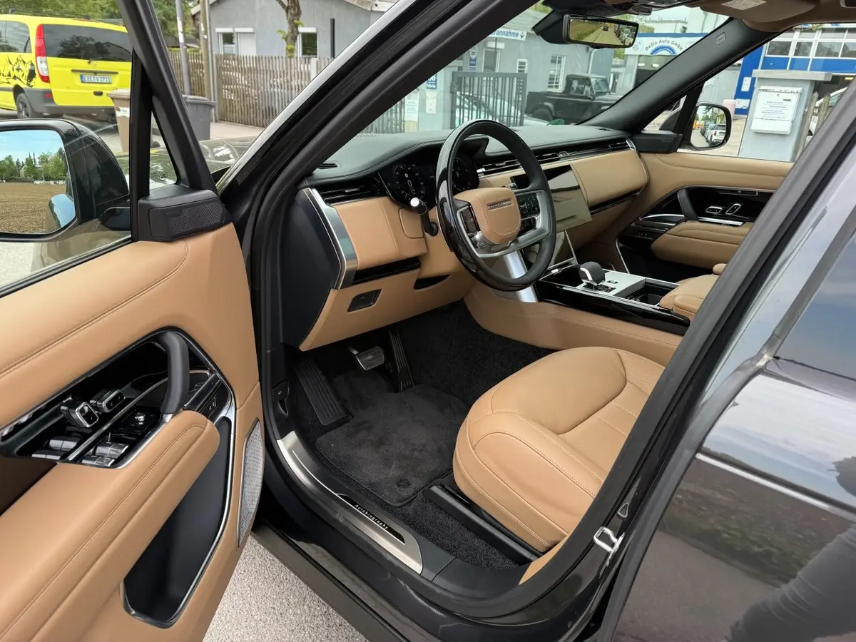 Rover Range Rover Autobiography D350 7s 2025, front view — Zurich Luxury Car Rental, Zurich. Rover Range Rover Autobiography D350 7s in Zurich The Rover Range Rover Autobiography…