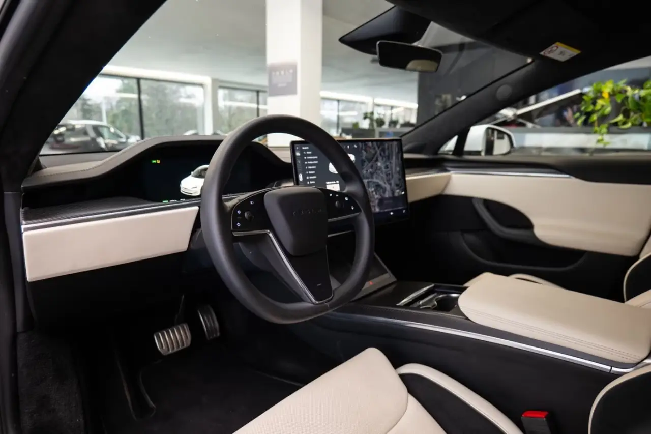 Tesla Model S Plaid 2025, front view — Zurich Luxury Car Rental, Zurich. Tesla Model S Plaid in Zurich The Tesla Model S Plaid is available for rental in Zurich…