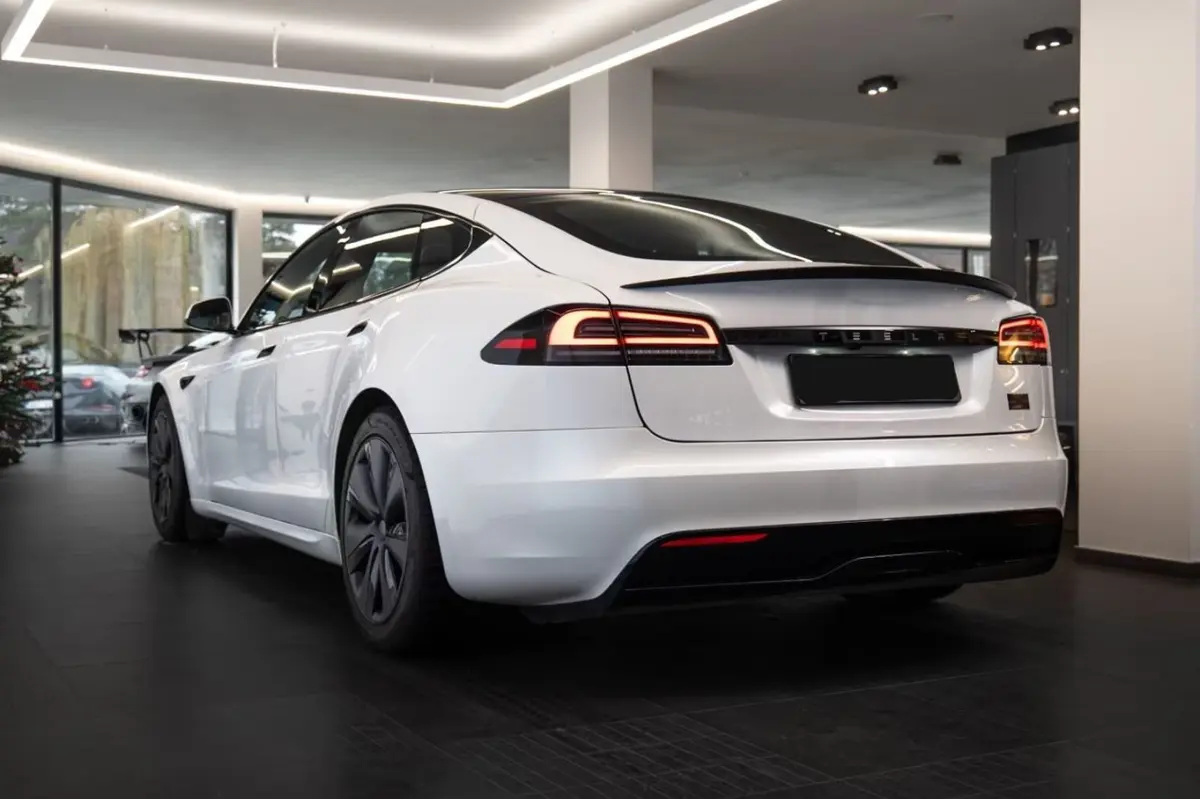 Tesla Model S Plaid 2025, dashboard — Zurich Luxury Car Rental, Zurich. Tesla Model S Plaid in Zurich The Tesla Model S Plaid is available for rental in Zurich…