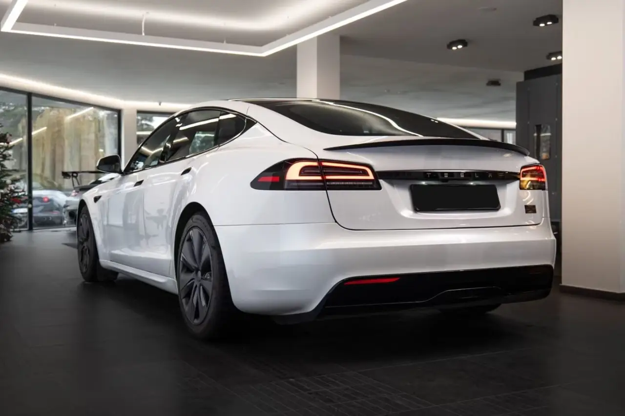 Tesla Model S Plaid 2025, dashboard — Zurich Luxury Car Rental, Zurich. Tesla Model S Plaid in Zurich The Tesla Model S Plaid is available for rental in Zurich…