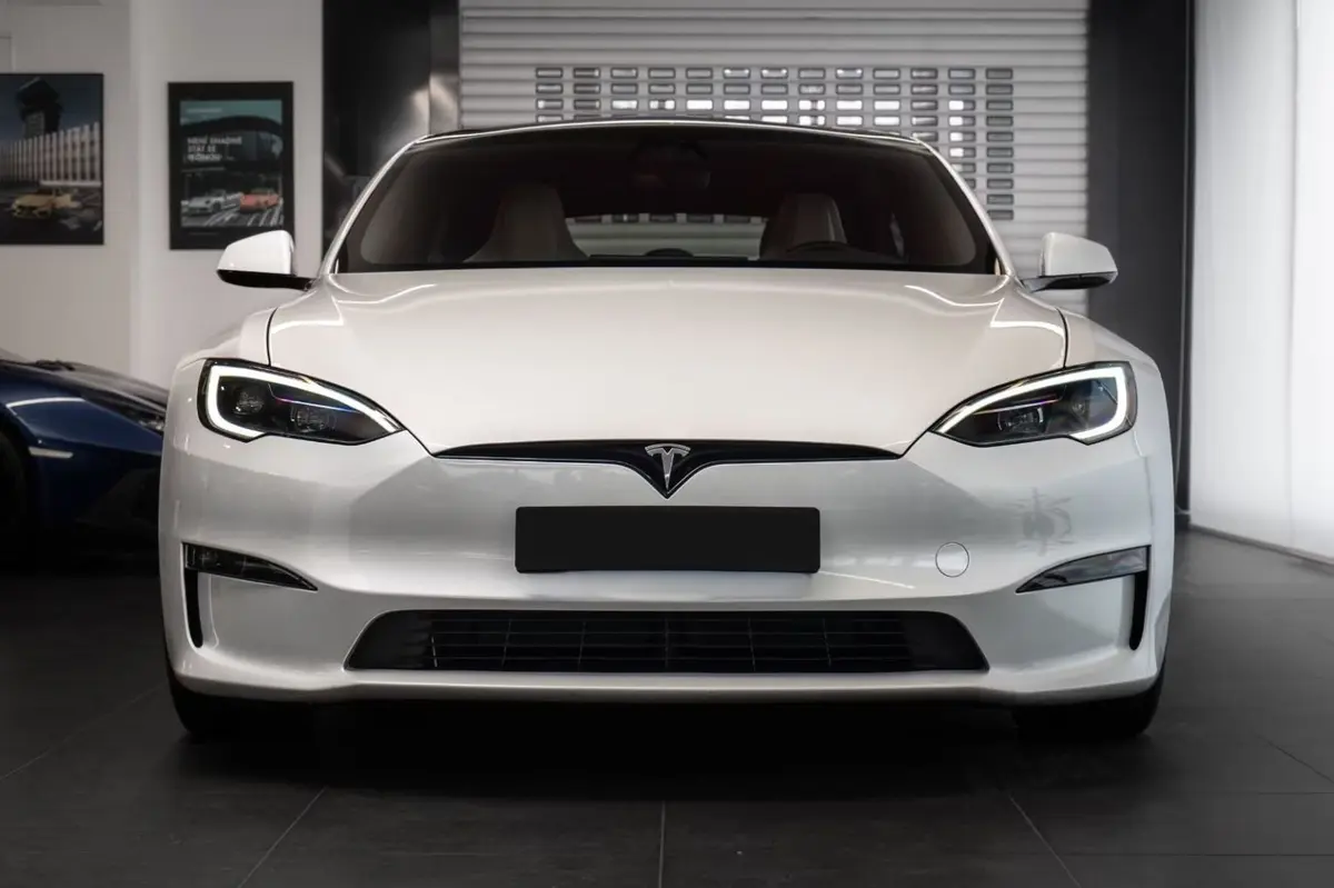 Tesla Model S Plaid 2025, side profile — Zurich Luxury Car Rental, Zurich. Tesla Model S Plaid in Zurich The Tesla Model S Plaid is available for rental in Zurich…