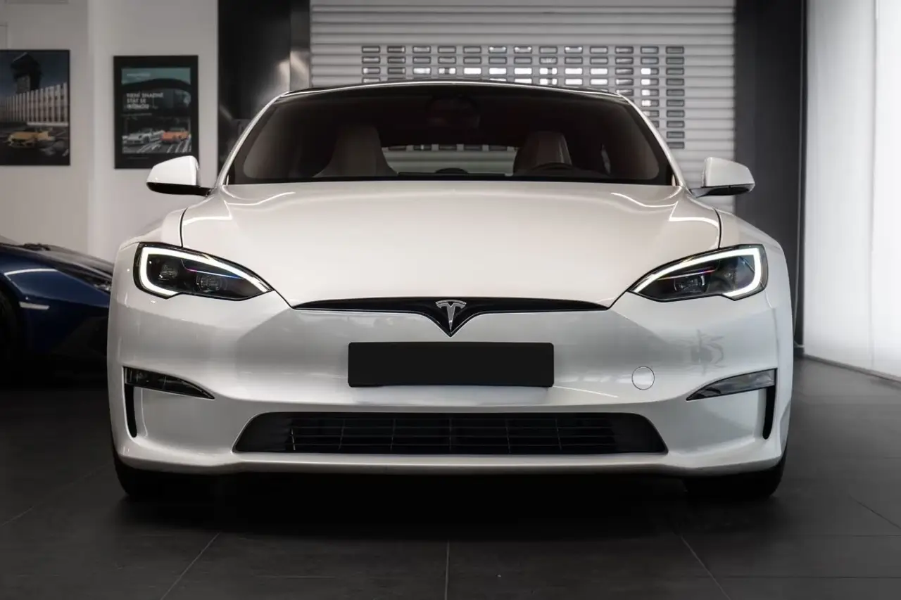 Tesla Model S Plaid 2025, side profile — Zurich Luxury Car Rental, Zurich. Tesla Model S Plaid in Zurich The Tesla Model S Plaid is available for rental in Zurich…